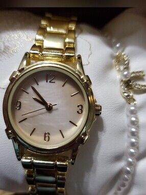 Folio 2pc Watch & Pearl Bracelet Set; 26.5mm Round Case, Metal Bracelet, Gold